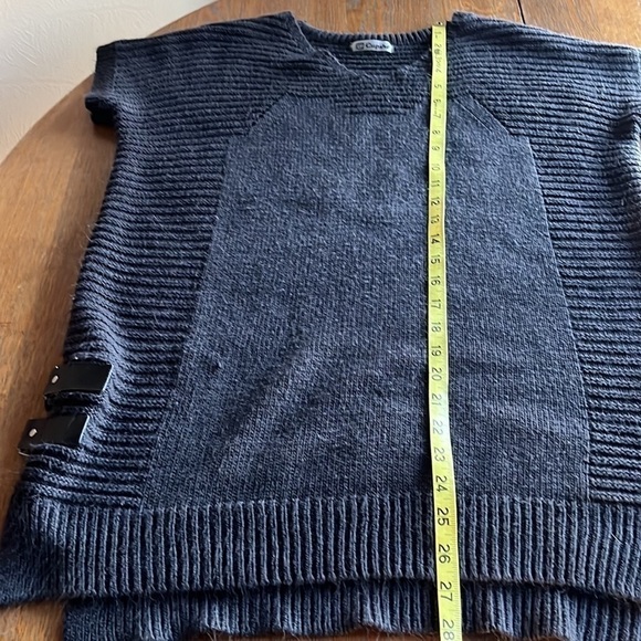 Cupshe short sleeve sweater buckles on side ribbed detail on sides and back - Picture 8 of 12